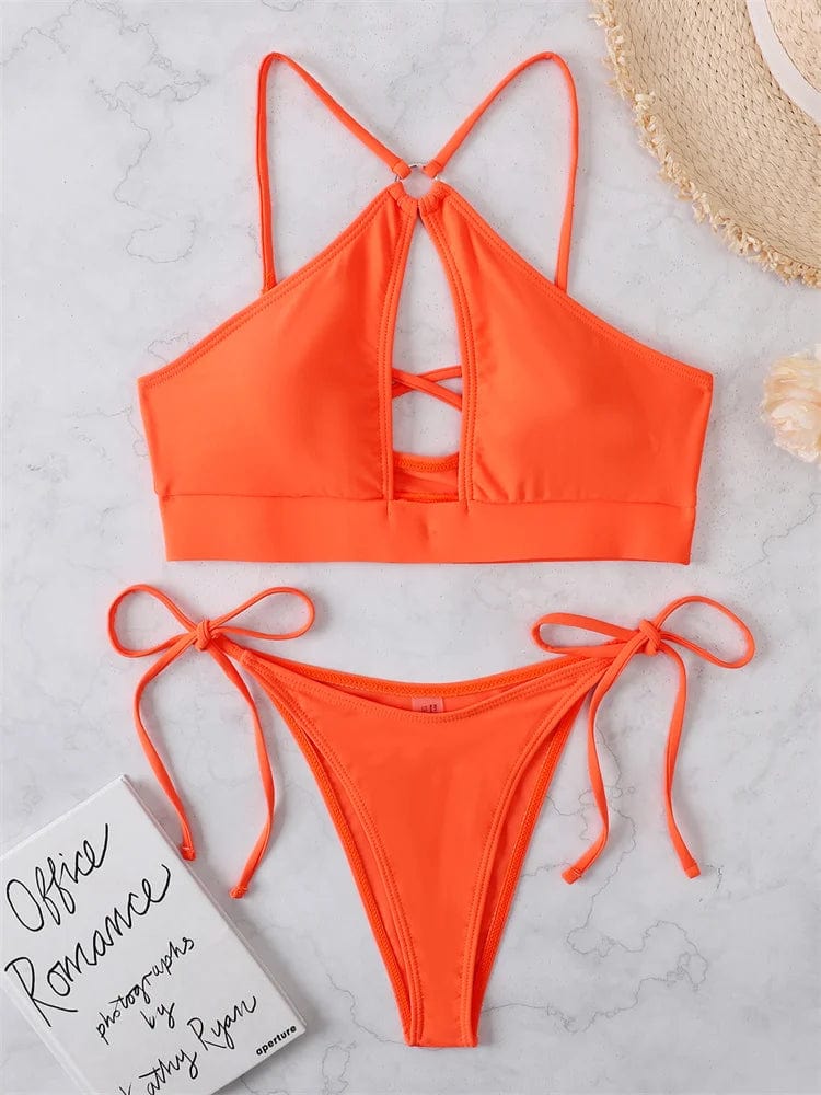 Maillot de bain deux pièces avec taille haute.