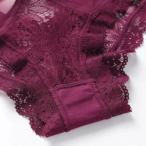 Culottes en dentelle avec des nœuds