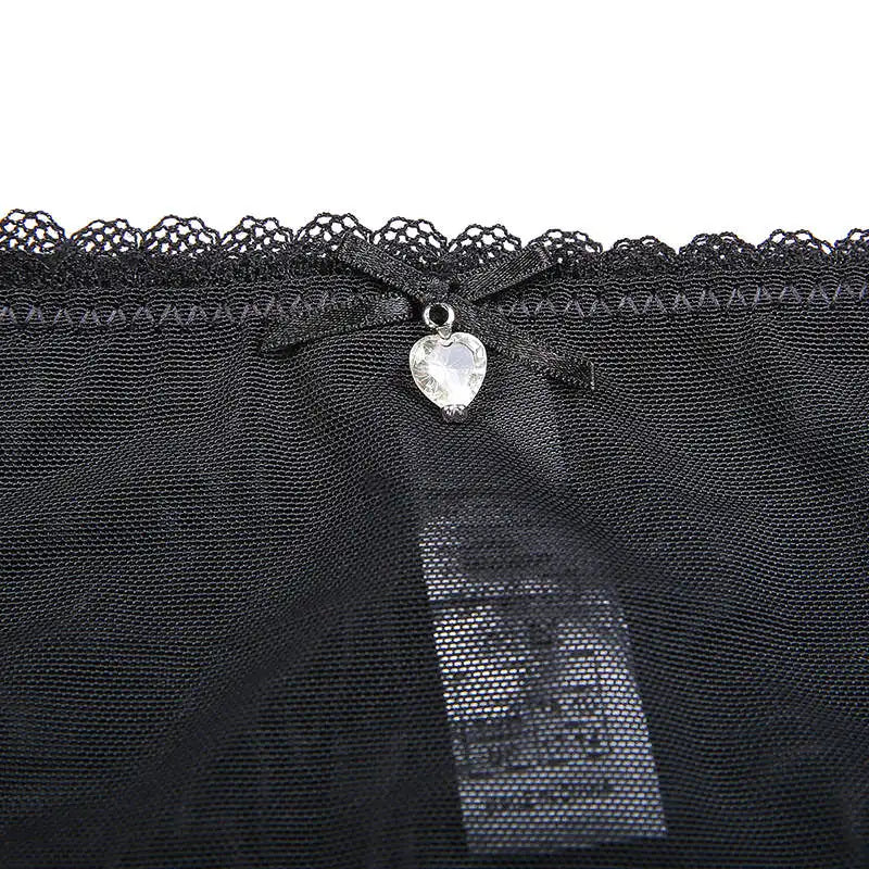Figs in a net with a knot