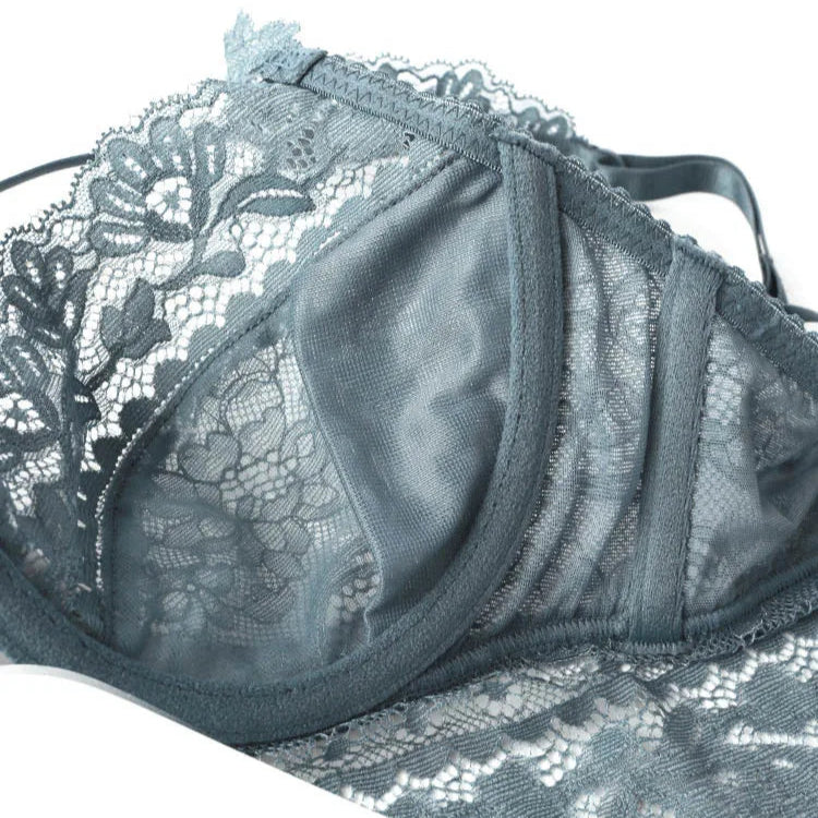 Lingerie set with lace embellishments