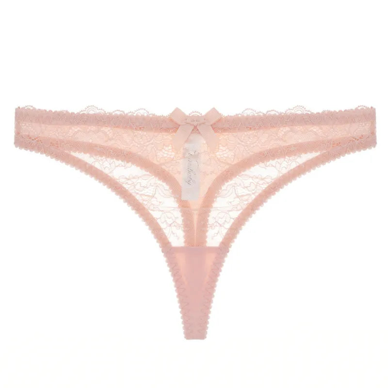 String sexy en dentelle avec un nœud.