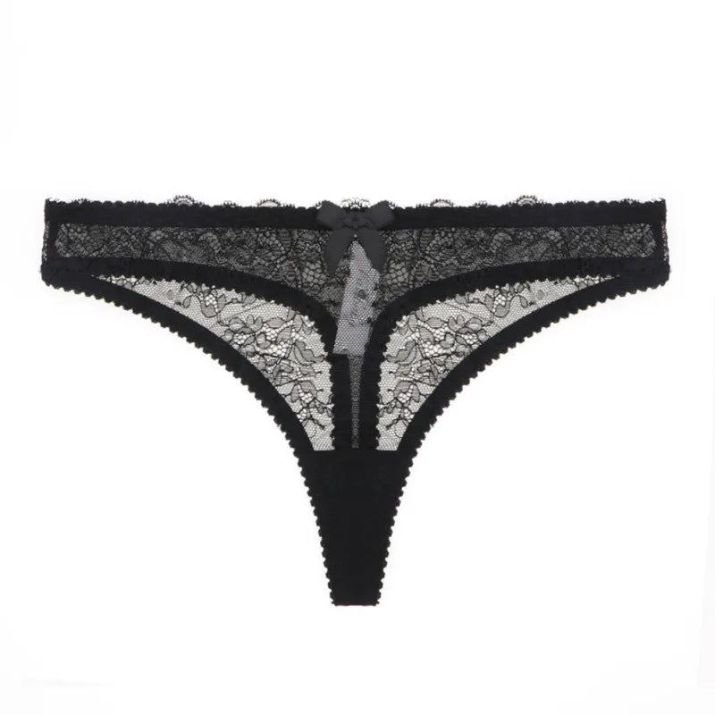 String sexy en dentelle avec un nœud.