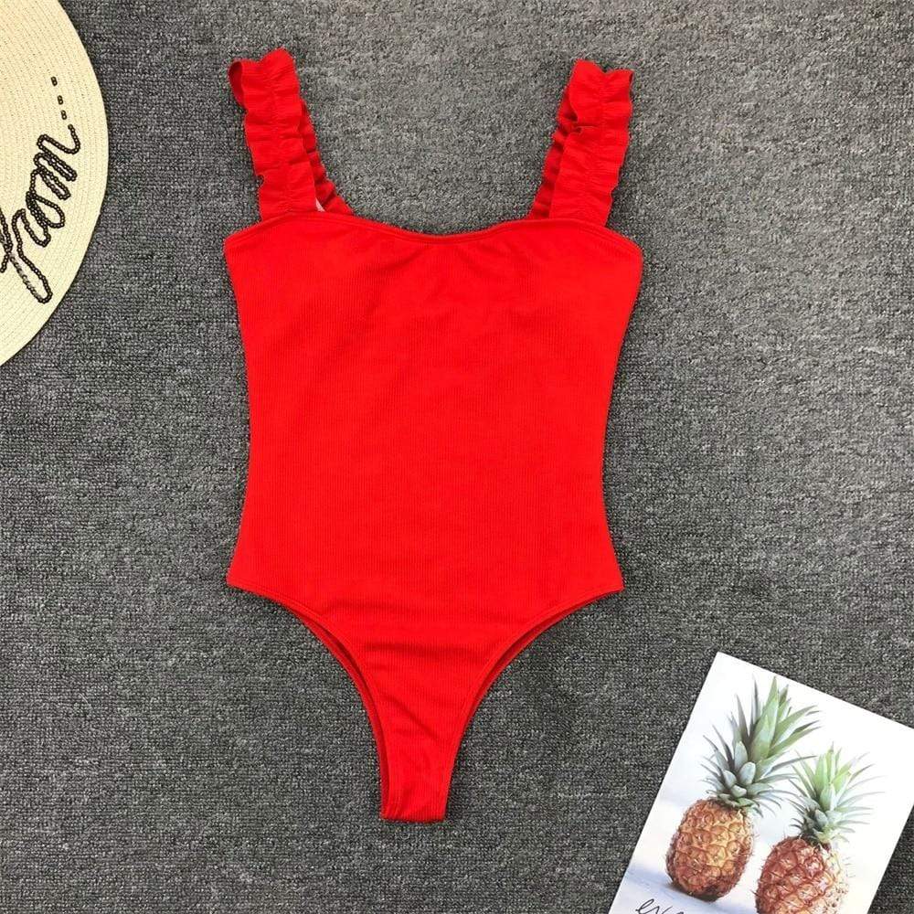 Maillot de bain une pièce avec une coupe mettant en valeur la silhouette