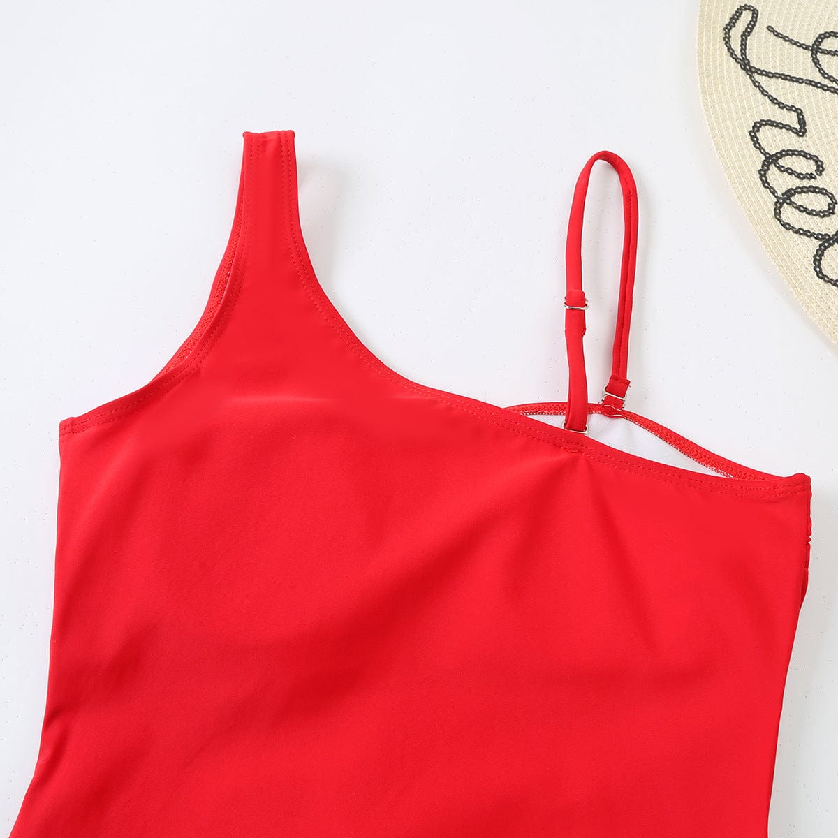 Maillot de bain une pièce avec un décolleté plongeant