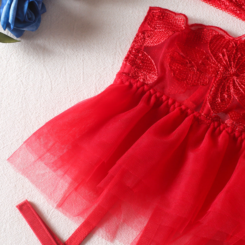 Lingerie set with adjustable elements