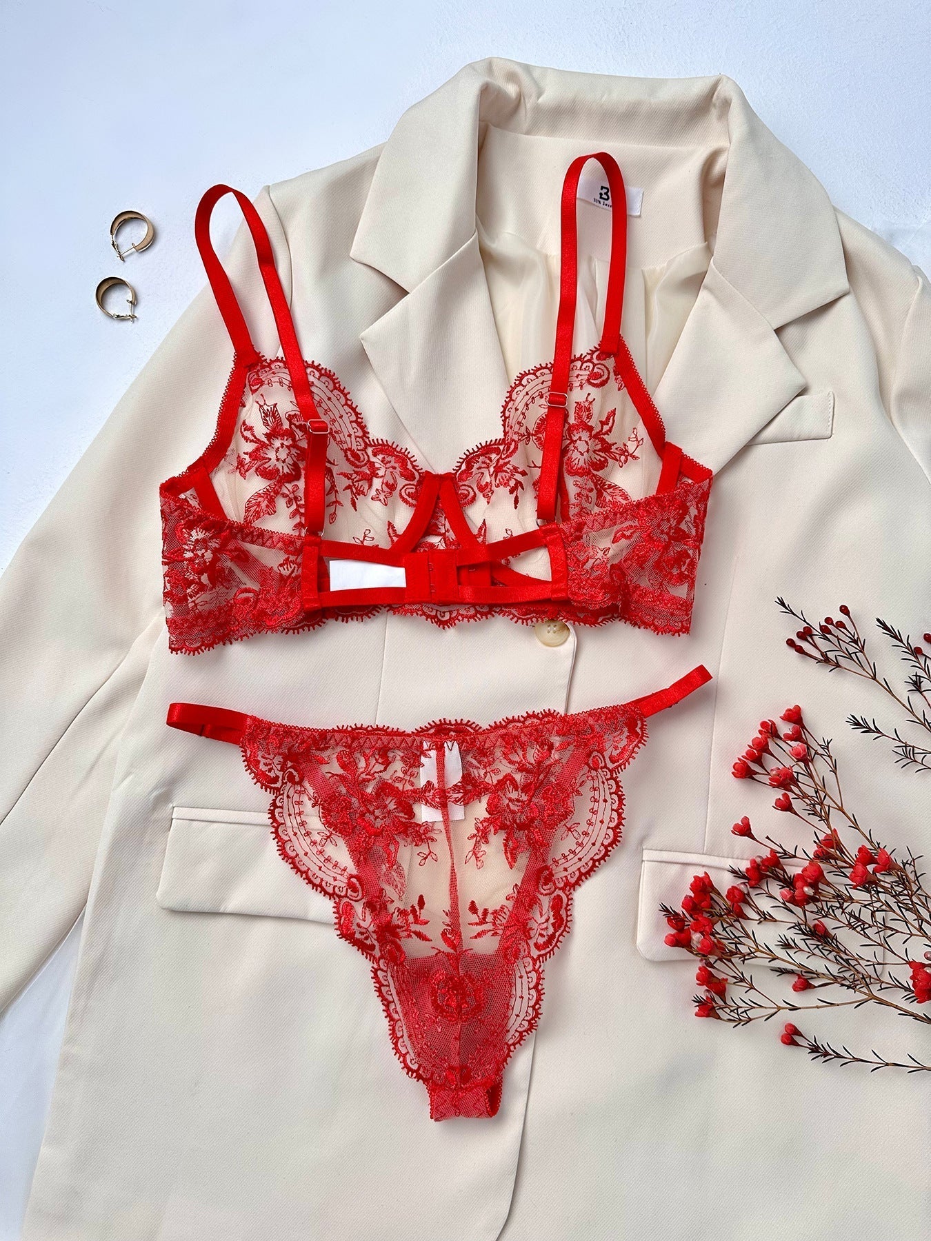 Sensual lingerie set with floral embroidery