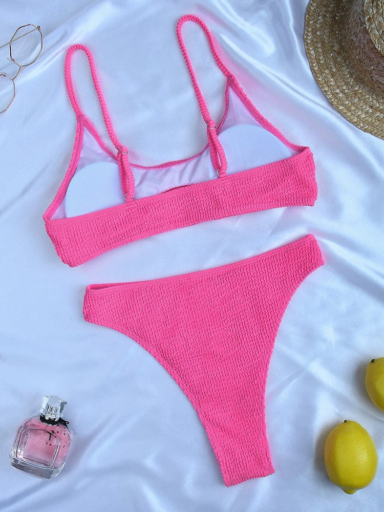 Maillot de bain deux pièces avec décolleté découpé
