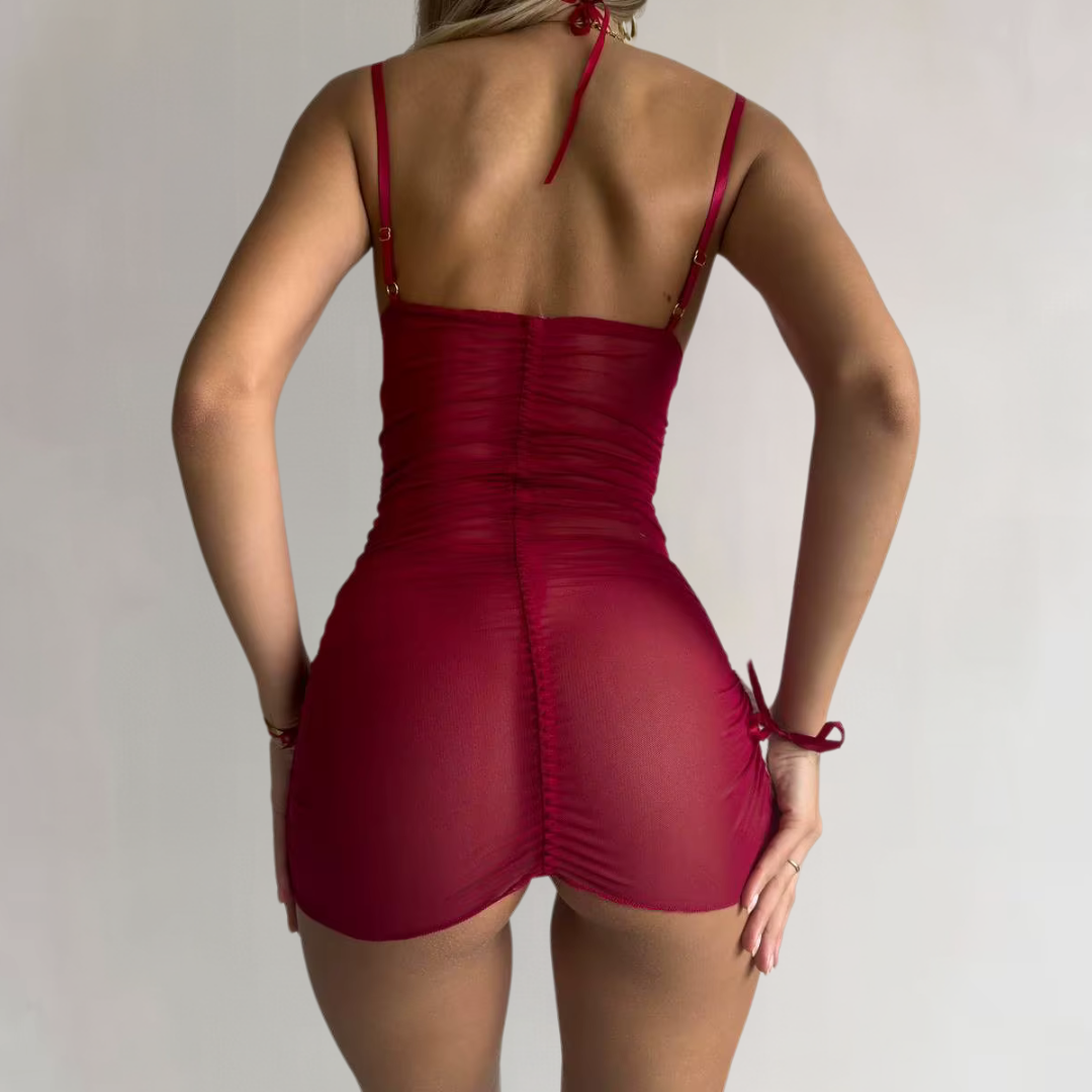 Déguisement avec des oreilles de lapin et une chemise de nuit en dentelle