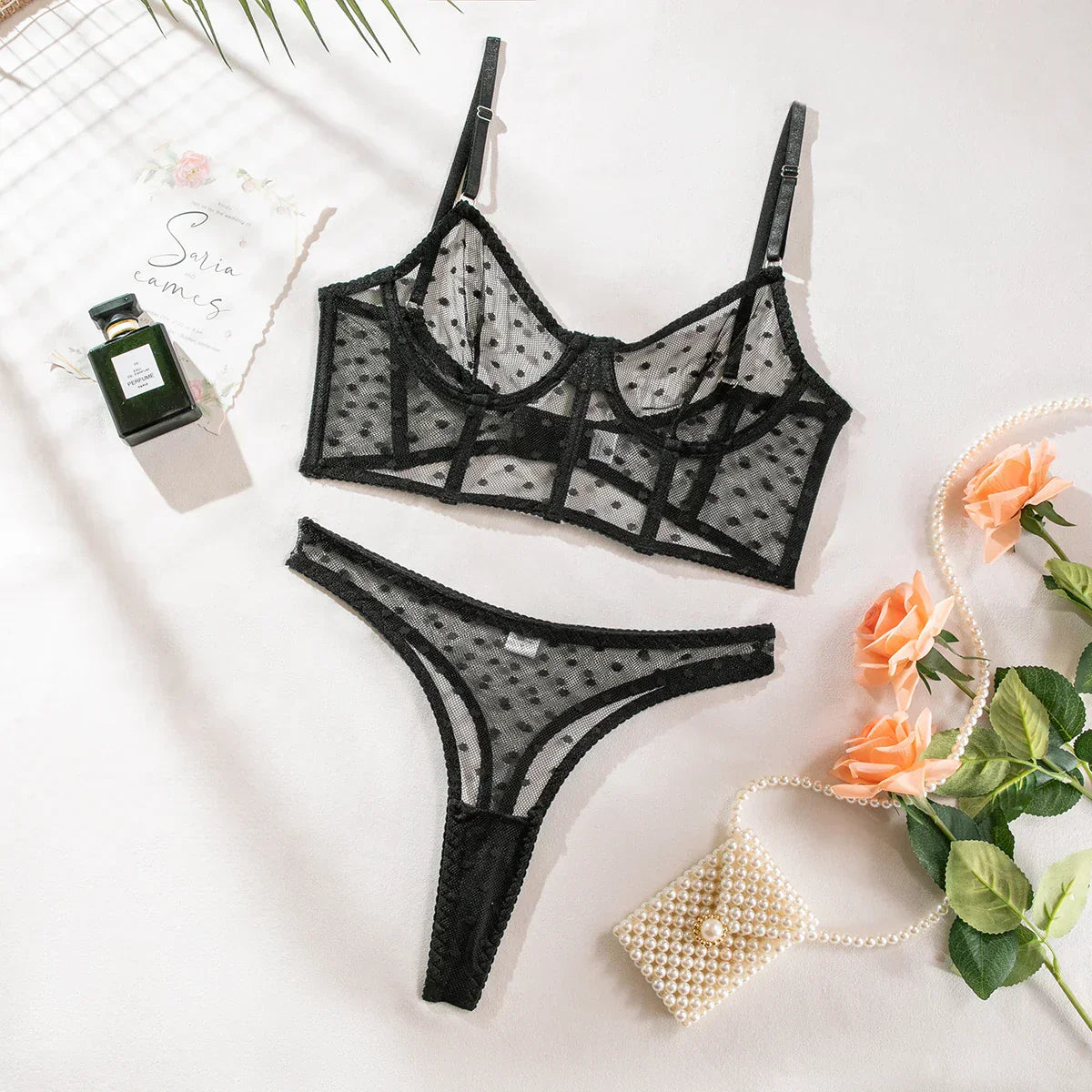 Ensemble de lingerie à pois avec soutien-gorge réglable