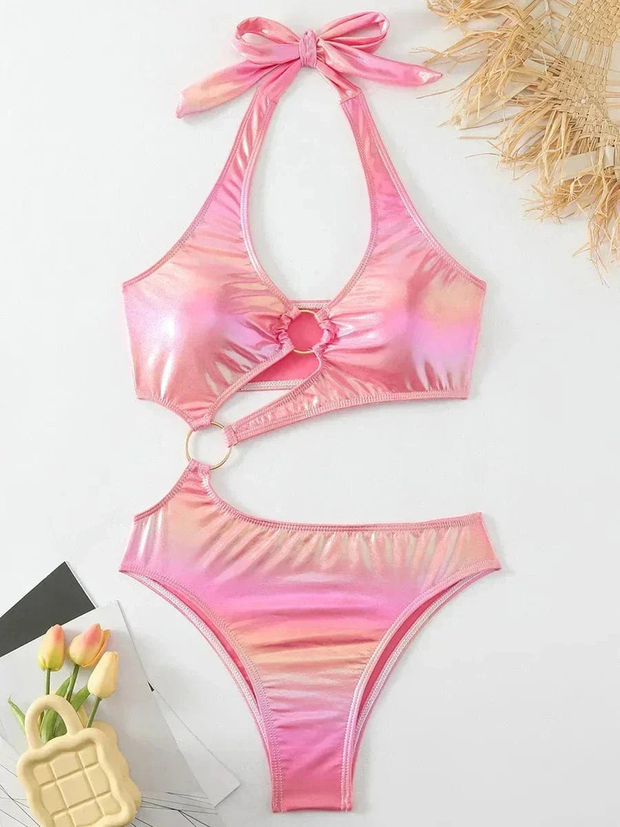Maillot de bain une pièce avec des découpes sur les côtés