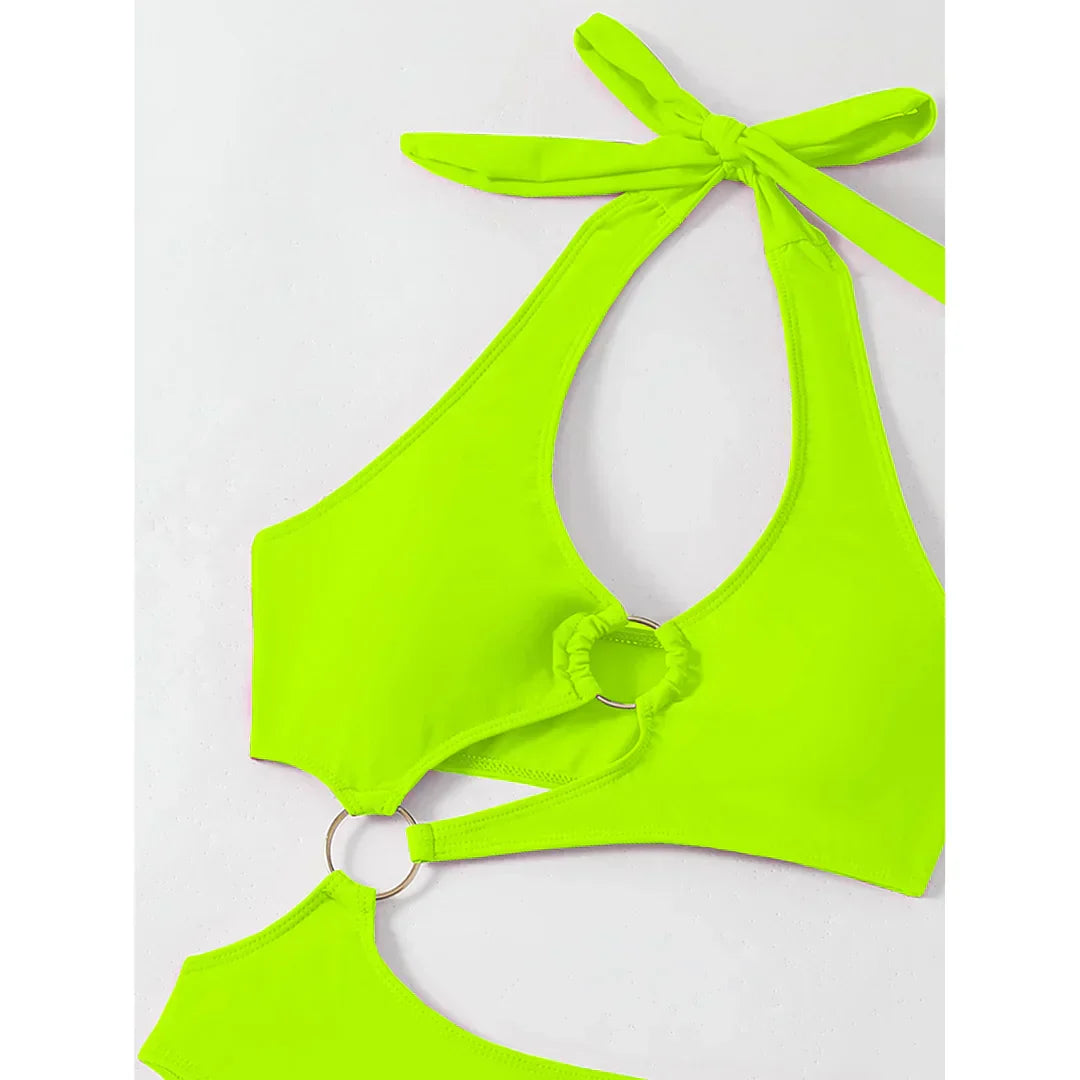 Monokini avec des anneaux dorés décoratifs