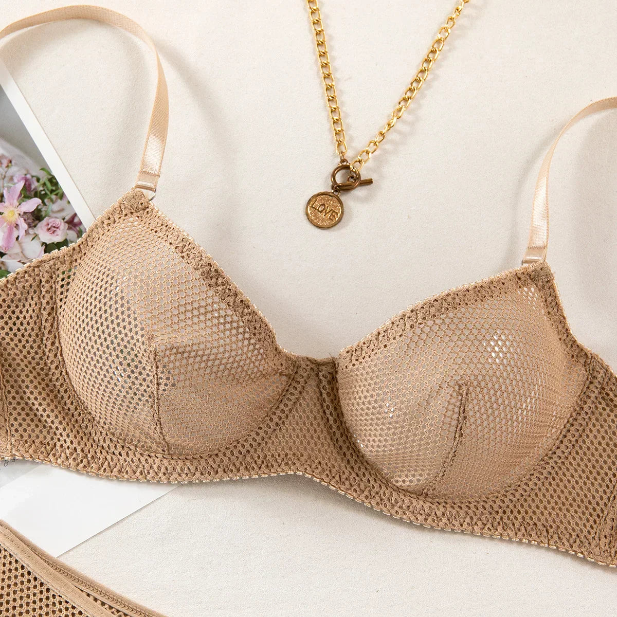 Lace lingerie set with adjustable straps
