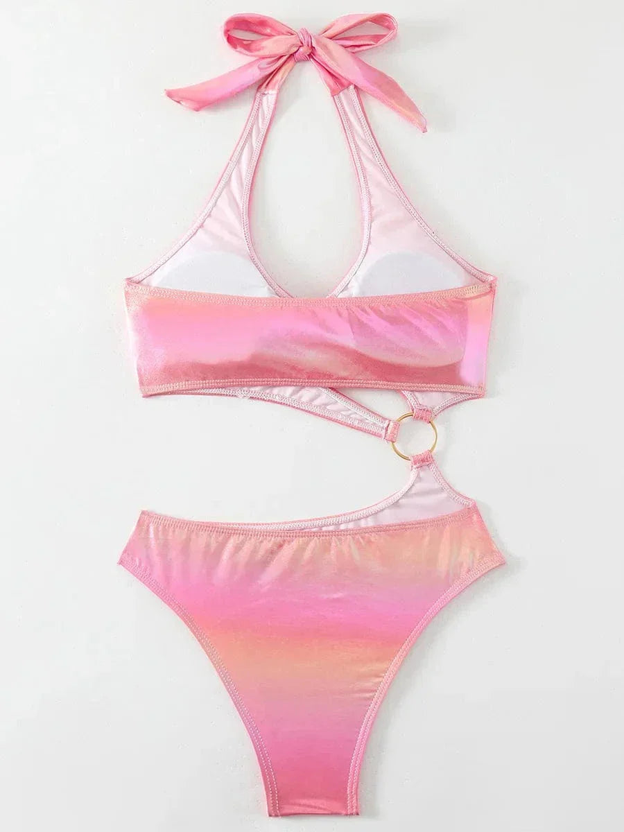 Maillot de bain une pièce avec des découpes sur les côtés