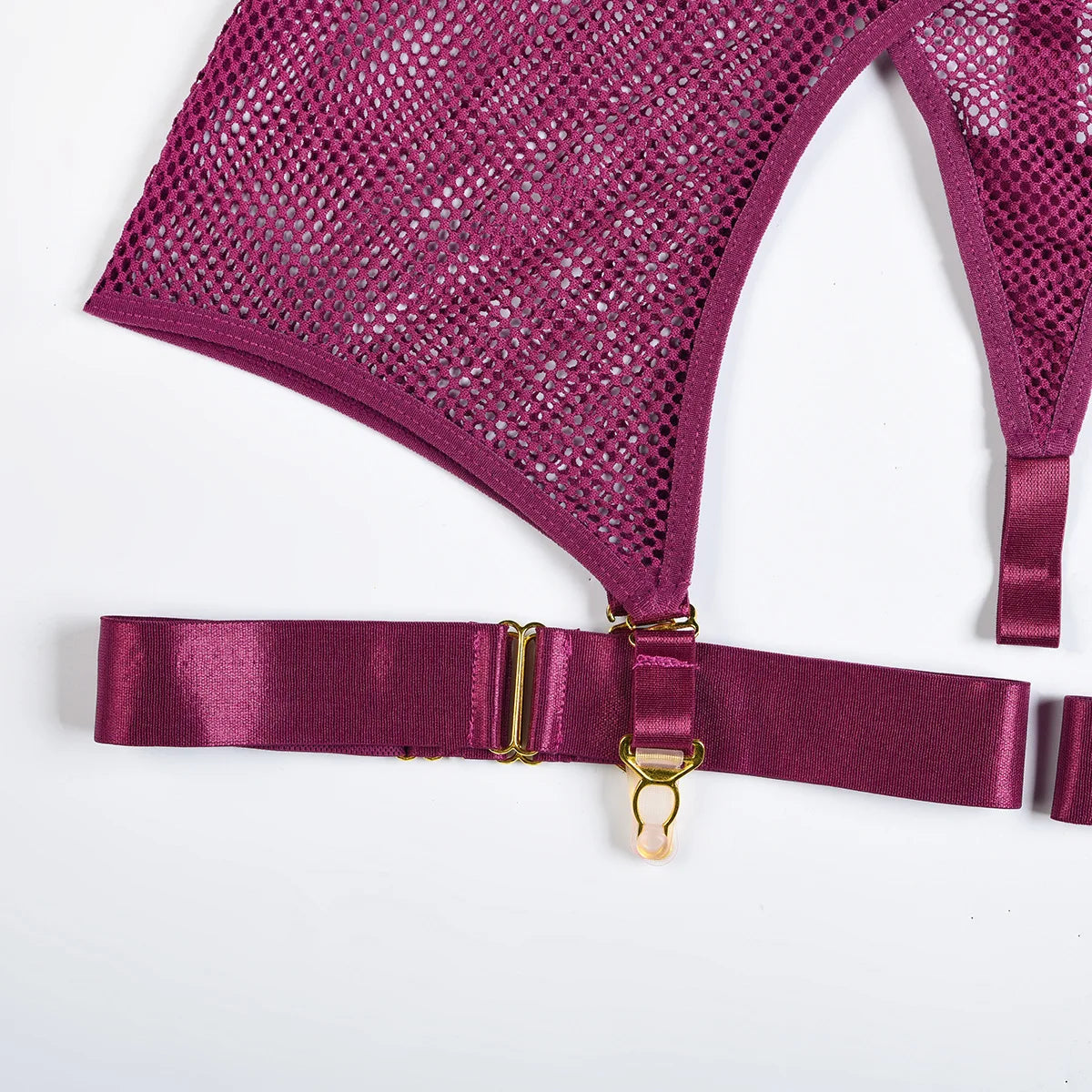Ensemble de lingerie avec des découpes en filet