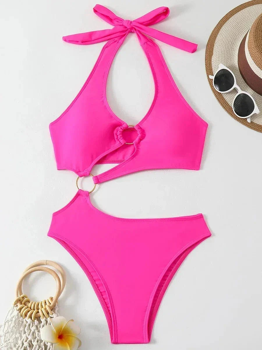 Maillot de bain une pièce avec des découpes sur les côtés