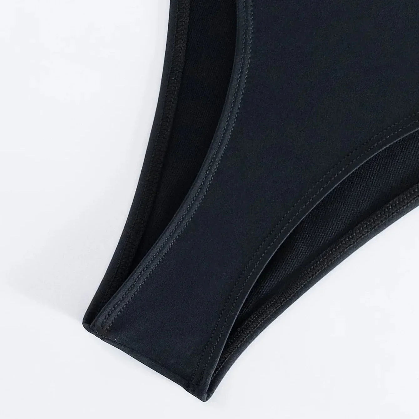Monokini avec des bretelles croisées