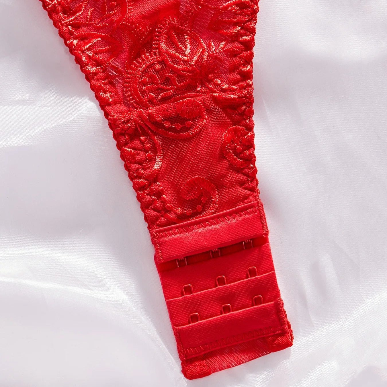 Body en dentelle avec un décolleté en V profond