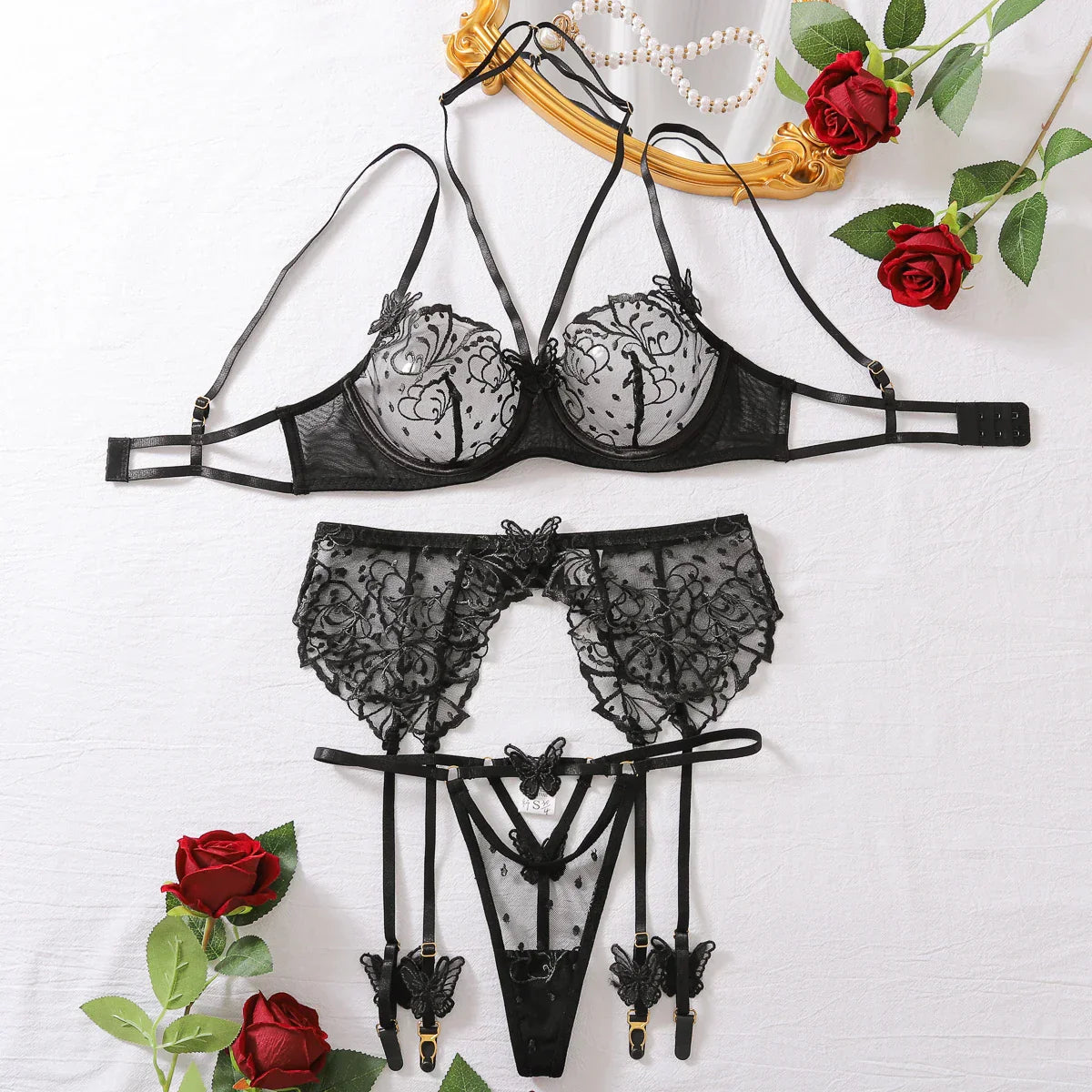 Ensemble de lingerie avec des papillons décoratifs
