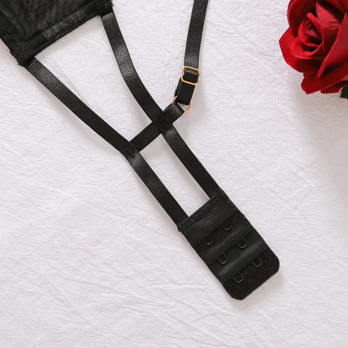 Ensemble de lingerie avec des papillons décoratifs