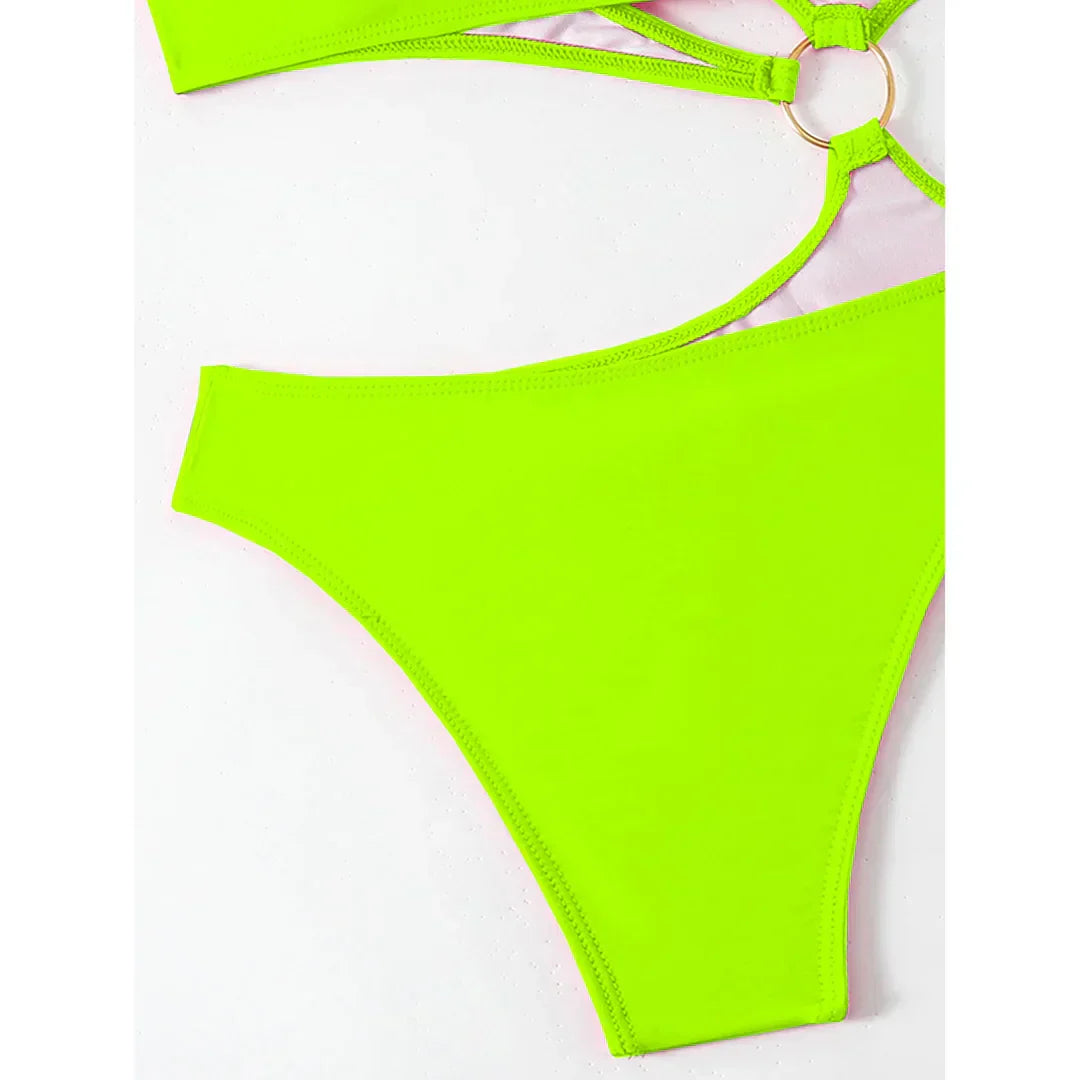 Monokini avec des anneaux dorés décoratifs