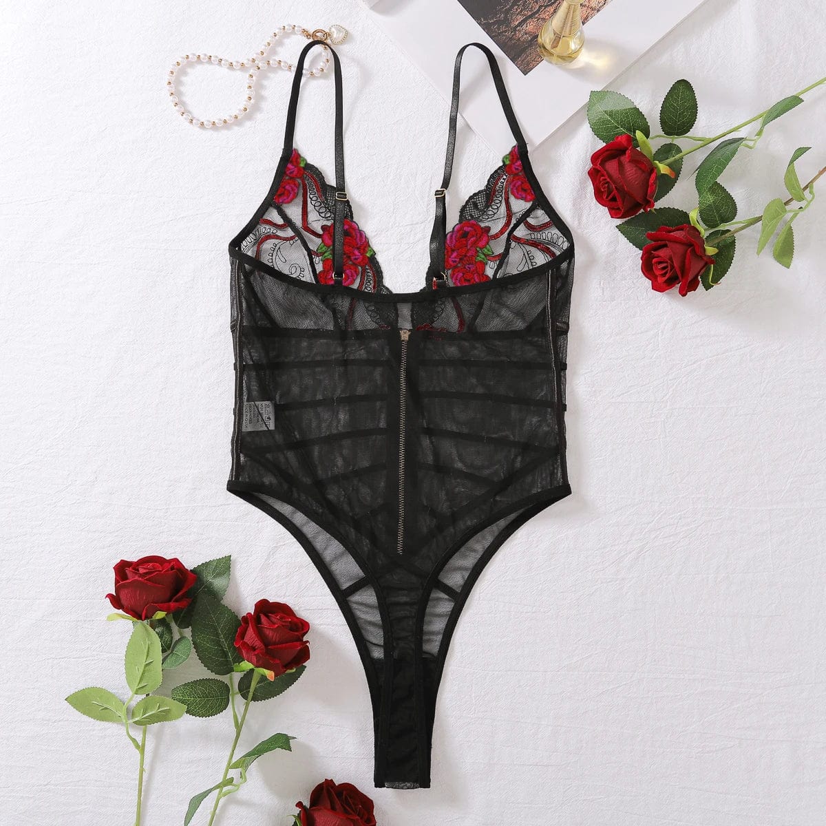 Body transparent avec un décolleté profond