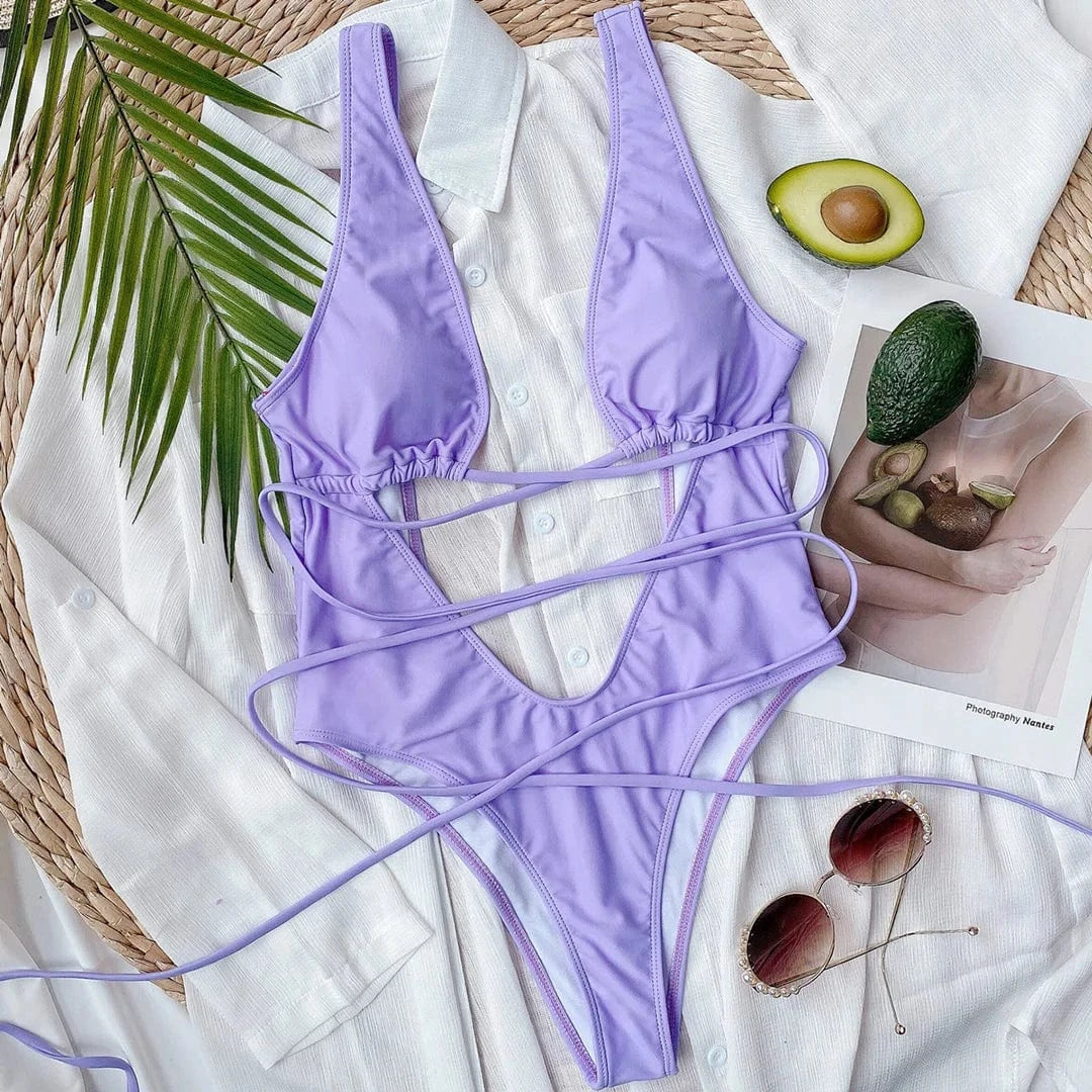Maillot de bain une pièce avec une découpe au ventre
