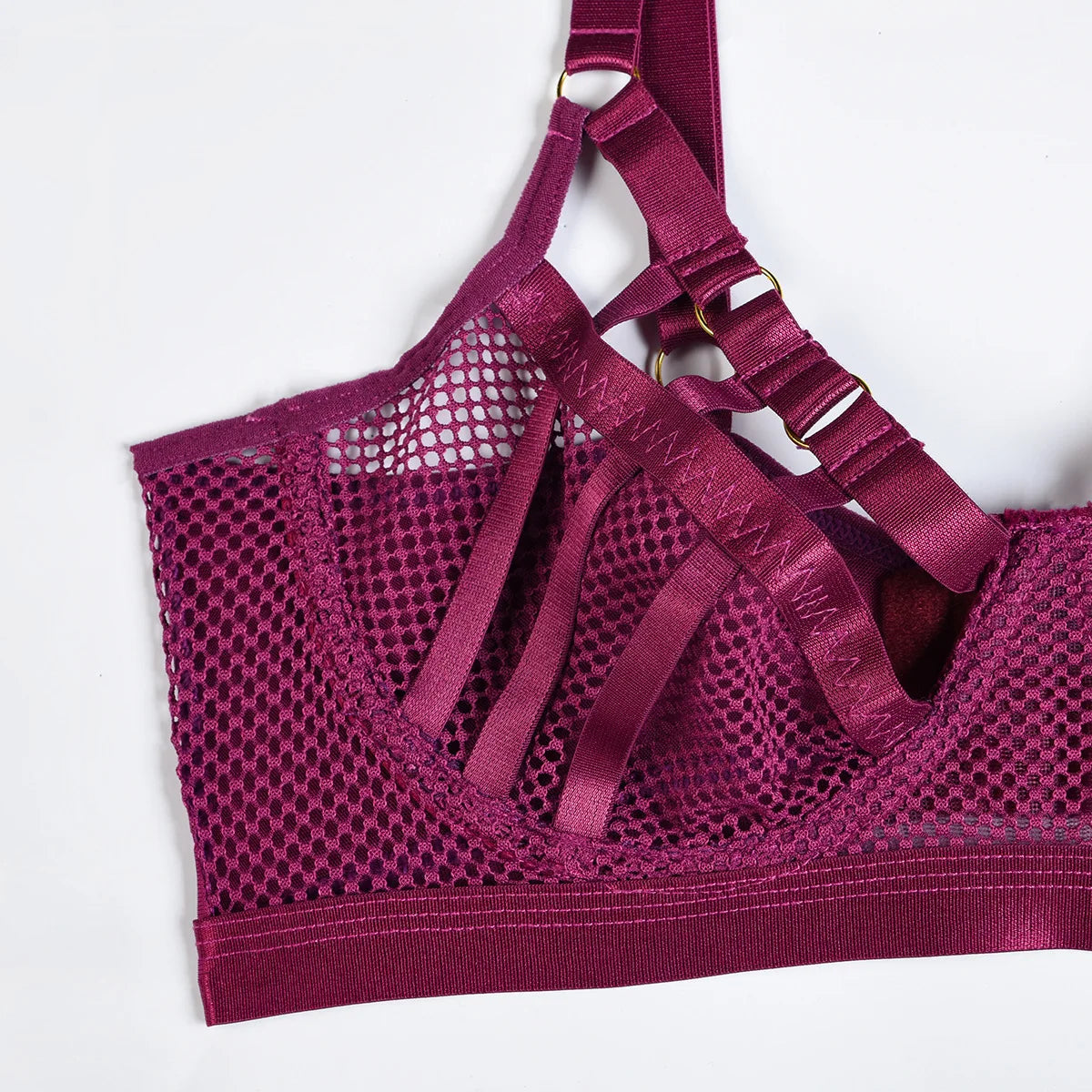 Ensemble de lingerie avec des découpes en filet