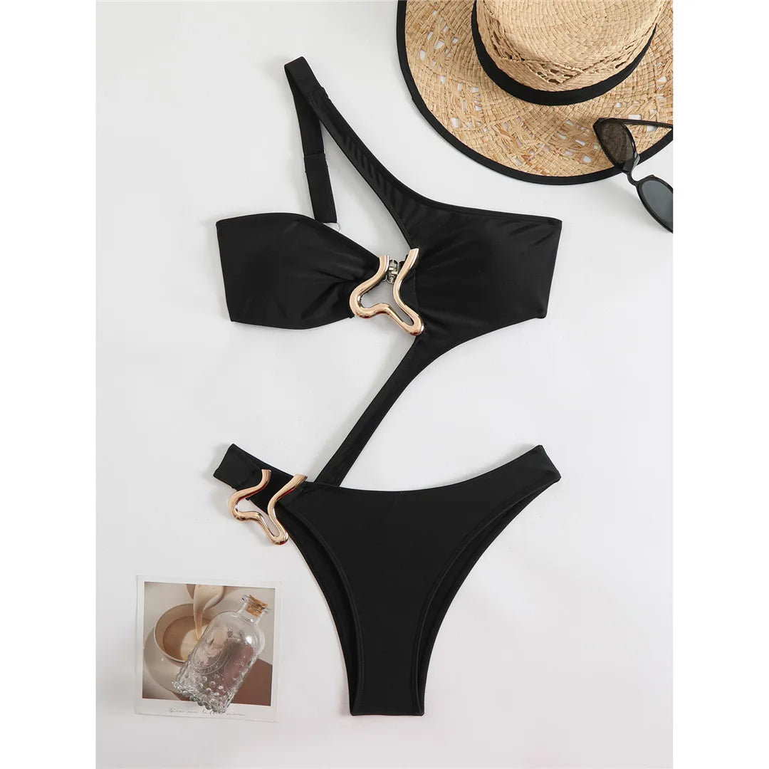 Monokini avec de fortes découpes