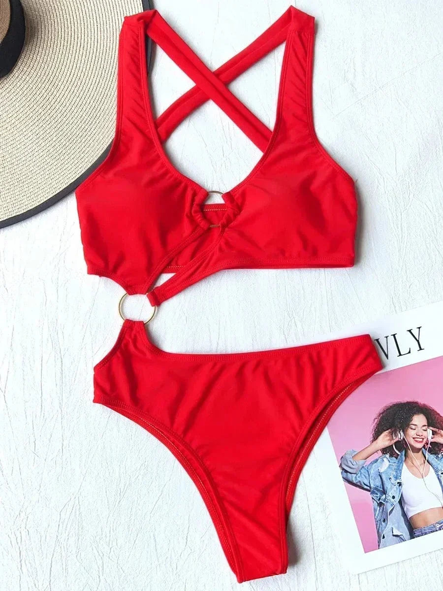 Maillot de bain une pièce avec des découpes sur les côtés