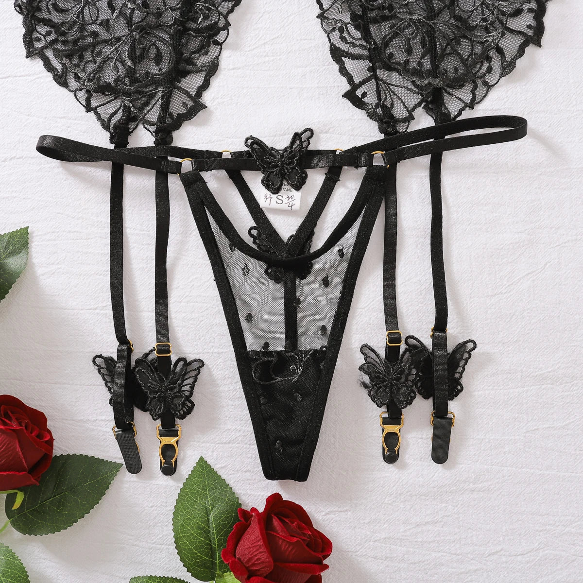 Ensemble de lingerie avec des papillons décoratifs