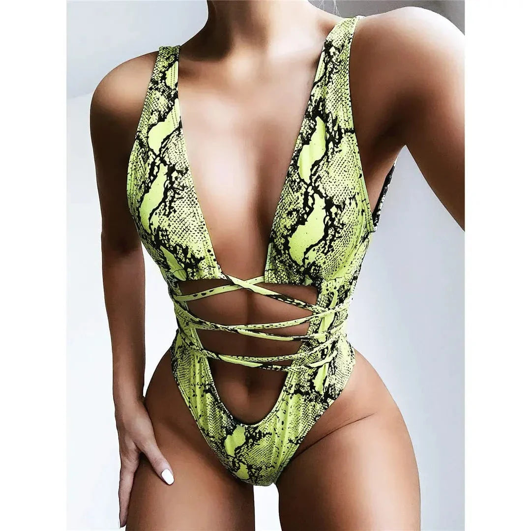 Maillot de bain une pièce avec une découpe au ventre