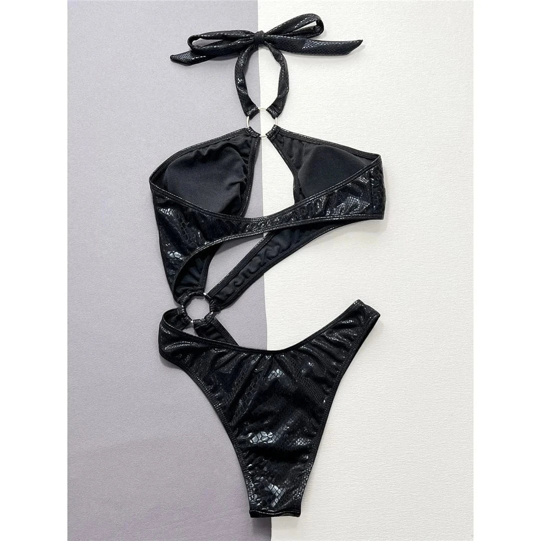 Maillot de bain asymétrique en une seule pièce avec des anneaux décoratifs