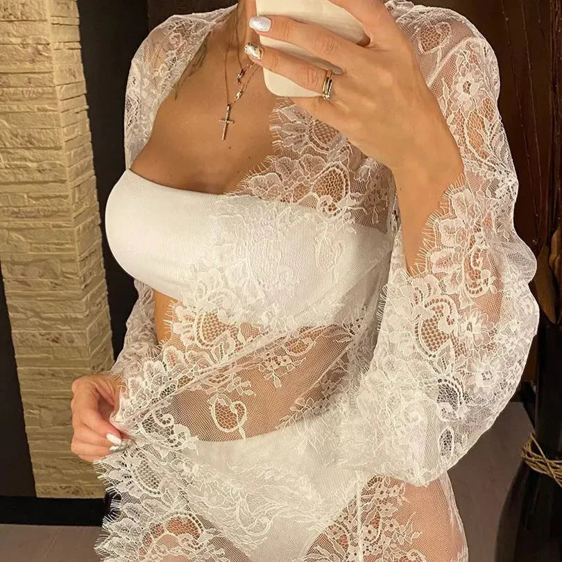 Long gilet en dentelle de plage