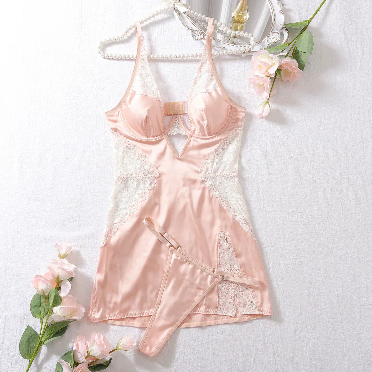 Chemise de nuit à décolleté profond