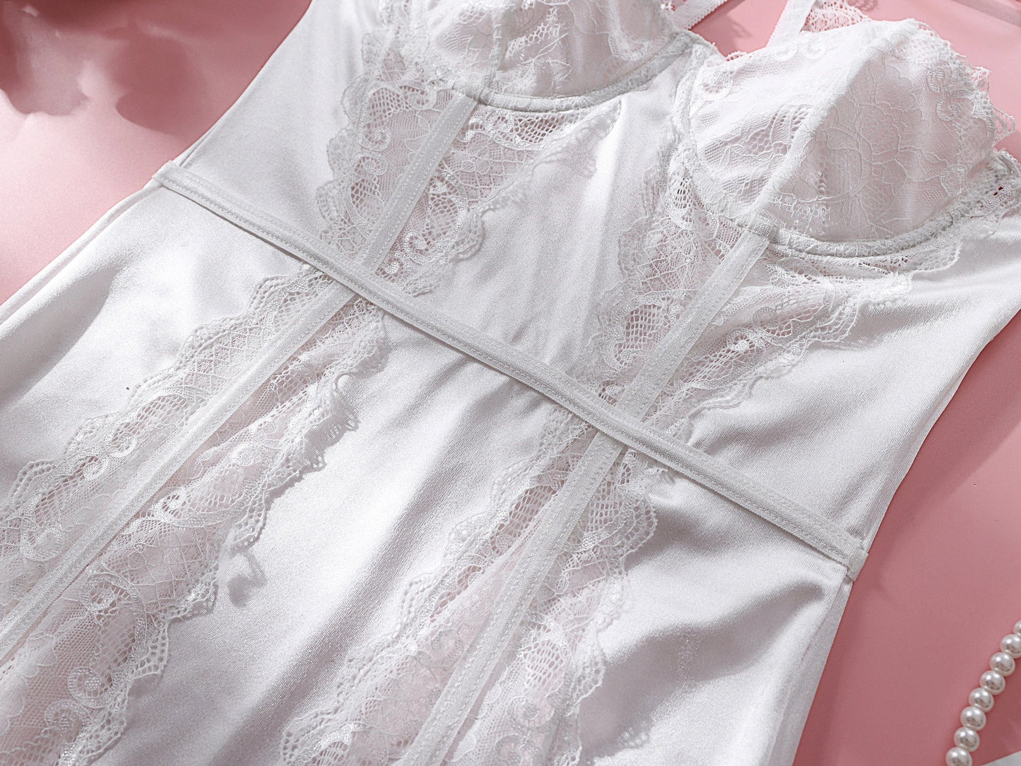 Loose nightgown with choker