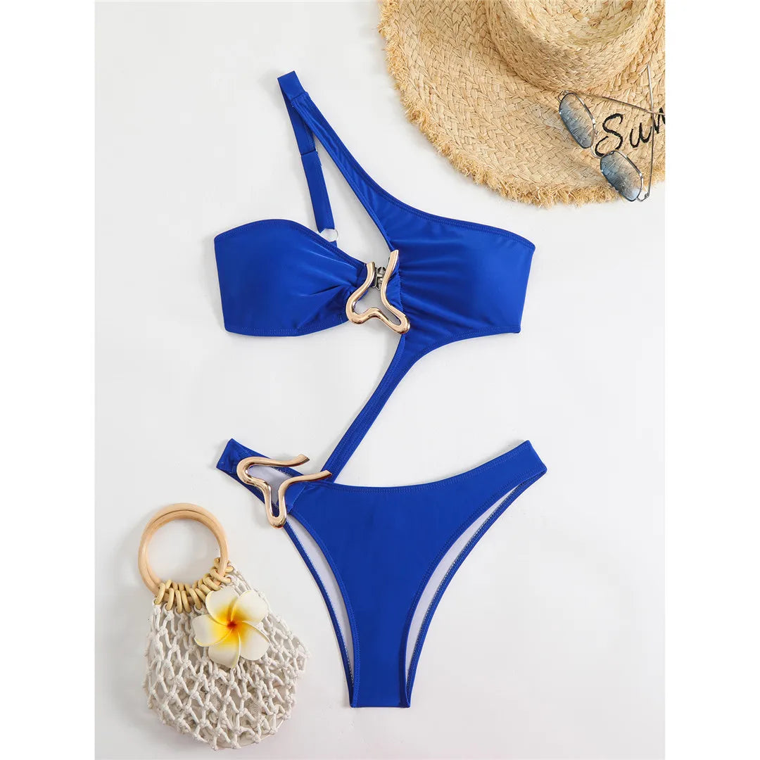 Monokini avec de fortes découpes