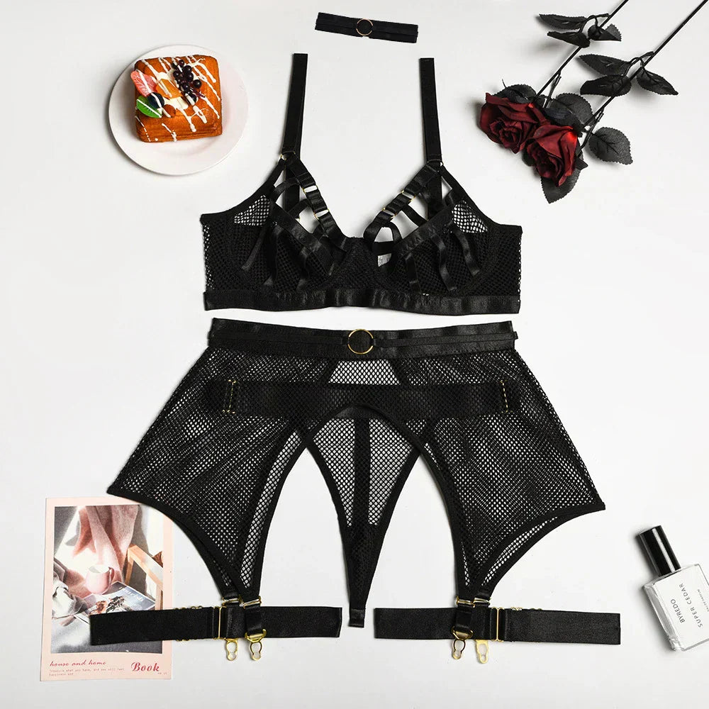 Ensemble de lingerie avec des découpes en filet