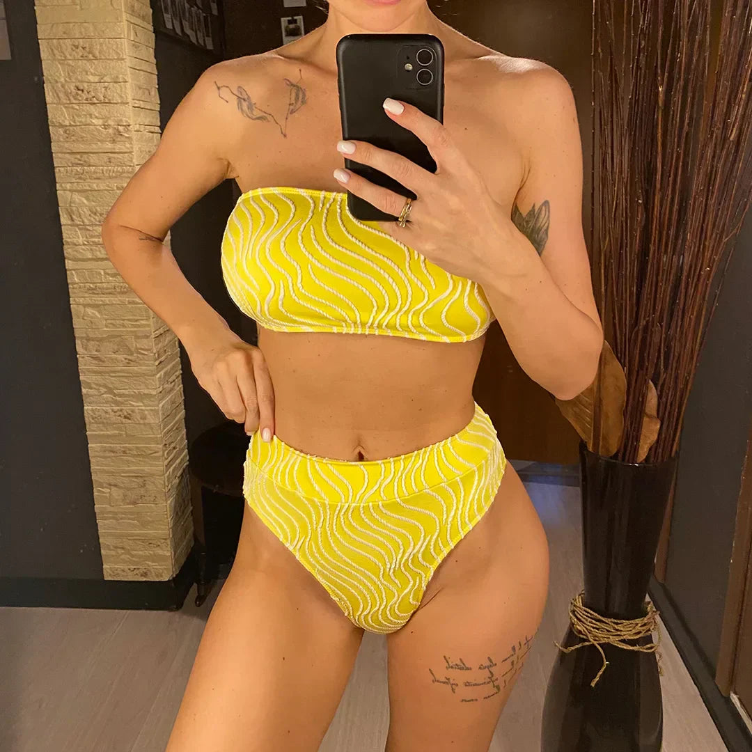 Maillot de bain deux pièces avec une texture unique