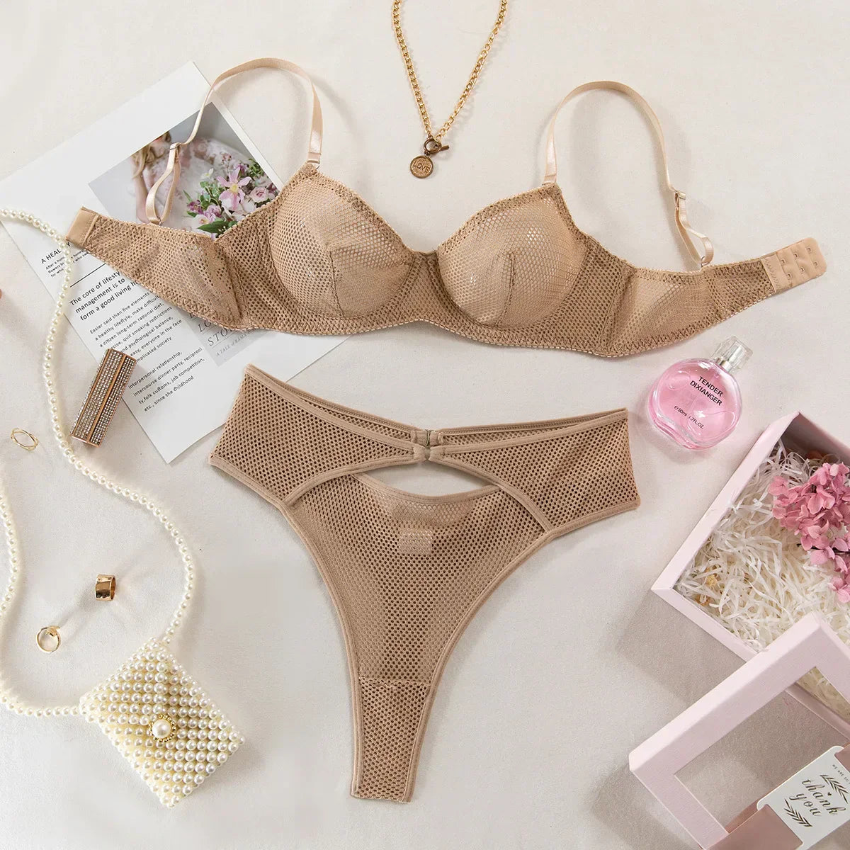 Lace lingerie set with adjustable straps
