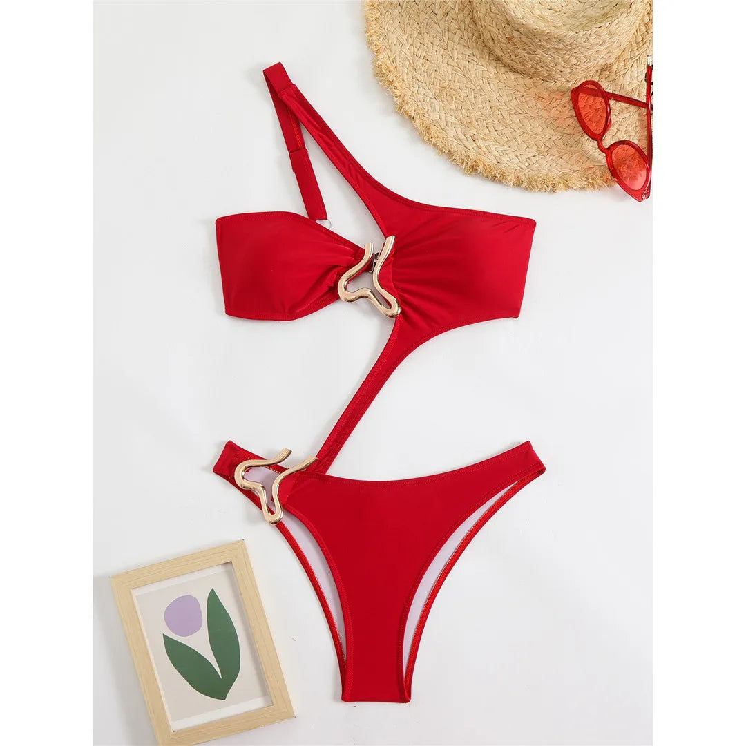 Monokini avec de fortes découpes