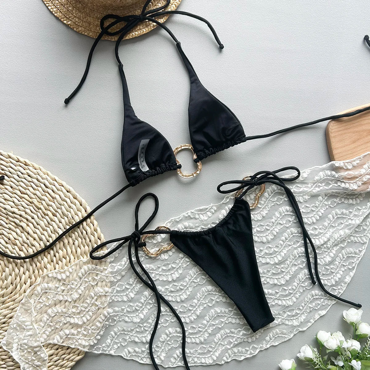 Maillot de bain deux pièces avec des bonnets triangulaires