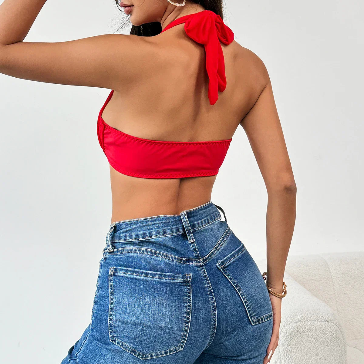 Soutien-gorge noué autour du cou