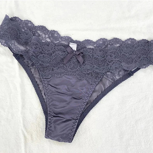 Sexy panties with lace inserts
