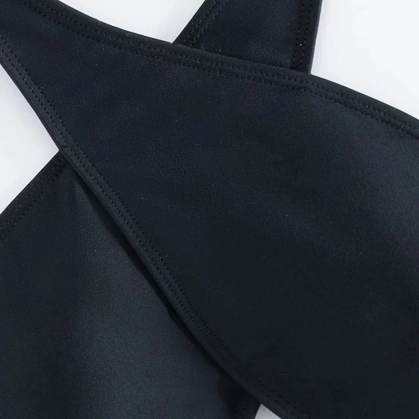Monokini avec des bretelles croisées