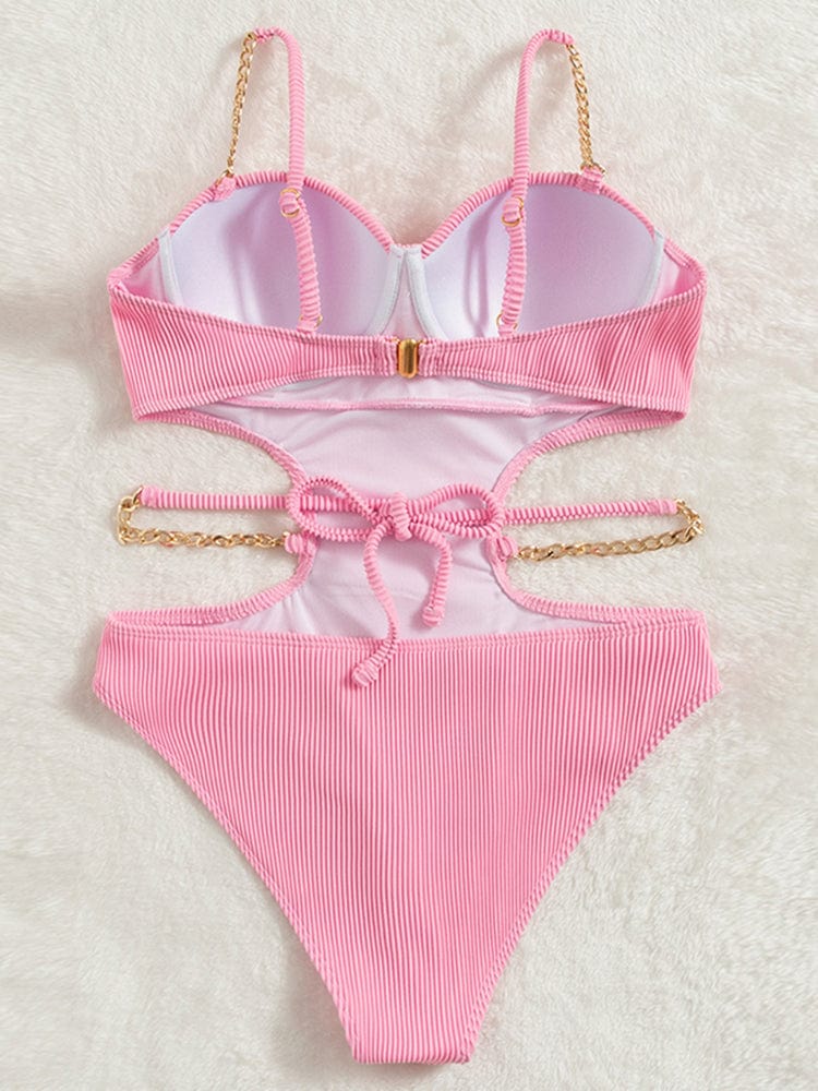 Maillot de bain une pièce avec un décolleté plongeant