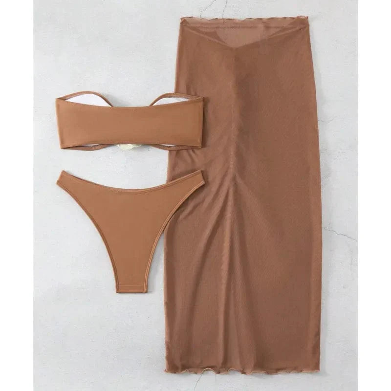 Maillot de bain deux pièces avec une coupe asymétrique