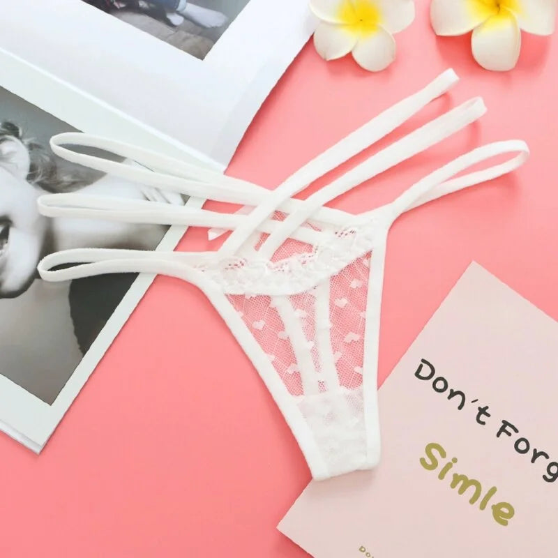 Blanc String en maille avec coeurs