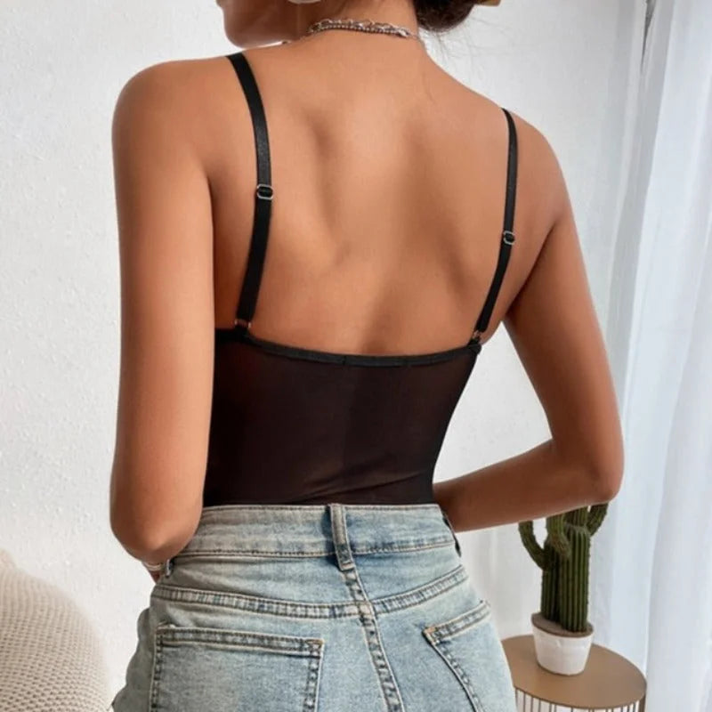 Corps avec mesh sur les bretelles
