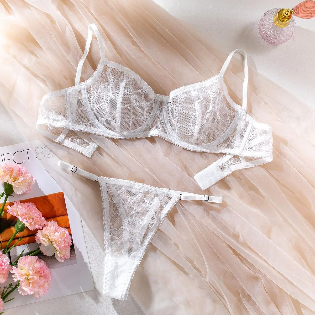 Lace lingerie set with adjustable bra