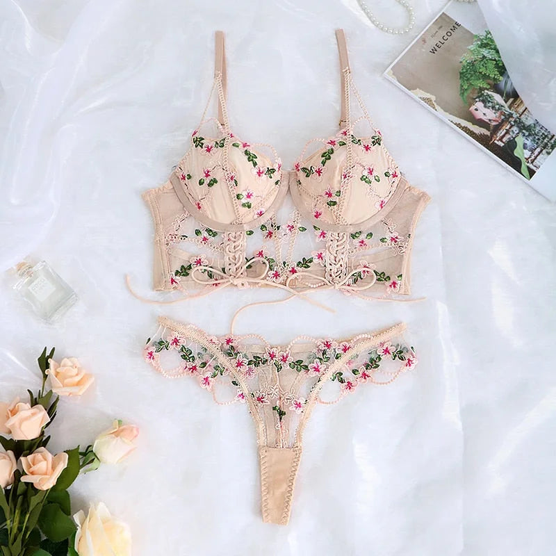 Ensemble de lingerie en dentelle avec fleurs brodées